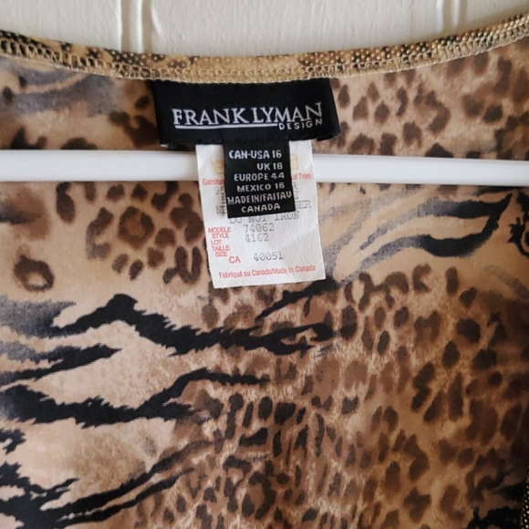 Frank Lyman Metallic Print Top - Picture 2 of 4